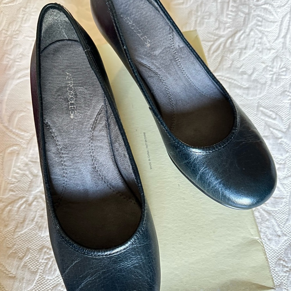 AEROSOLES Navy Blue Round-Toe Leather Flats